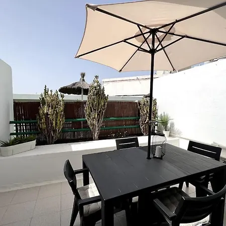 Apartment Lola - Cosy & Central 1 Bedroom Apartment Tias Exterior photo