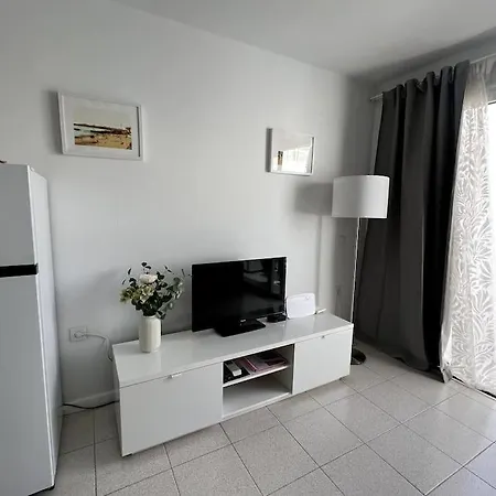 Apartment Lola - Cosy & Central 1 Bedroom Apartment Tias Exterior photo